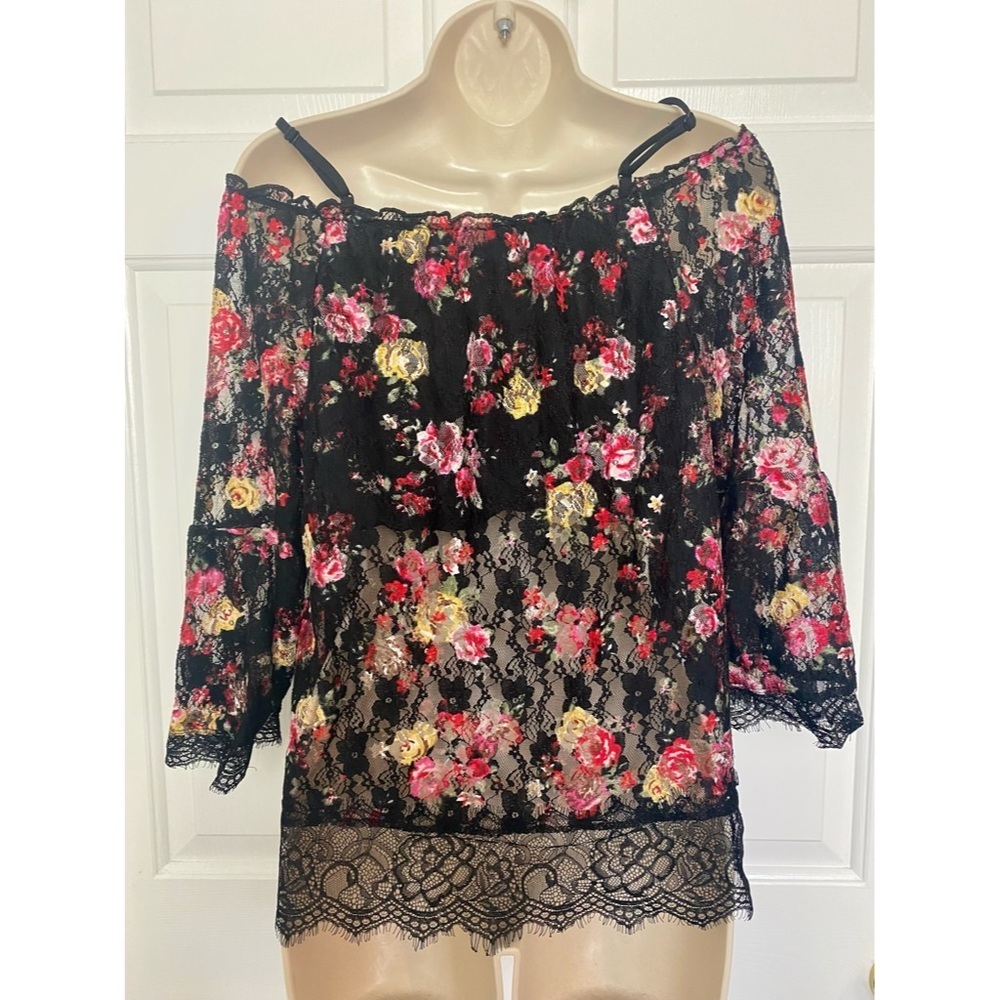 Off Shoulder Lace Floral Blouse - Picture 2 of 4